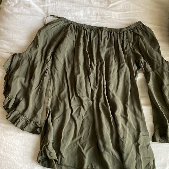 small arden b off the shoulder shirt - Picture 1 of 3